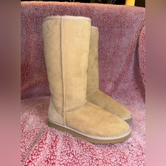 UGG Shoes - UGG Classic EXCELLENT CONDITION Tall tan boot SIZE 9​​
